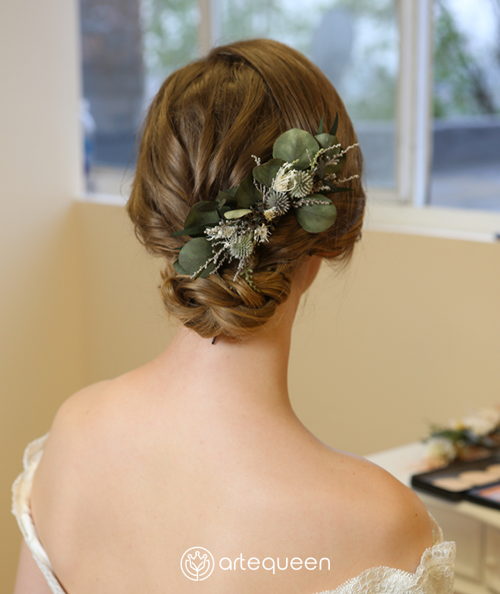 Bridal Haircomb Made with naturally preserved echinops greenery flower