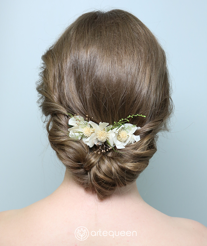 Bridal Haircomb made with naturally preserved white hydrangea flower