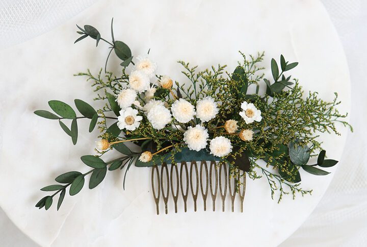 vBridal haircomb made with naturally preserved ixodia daisy greenery flower