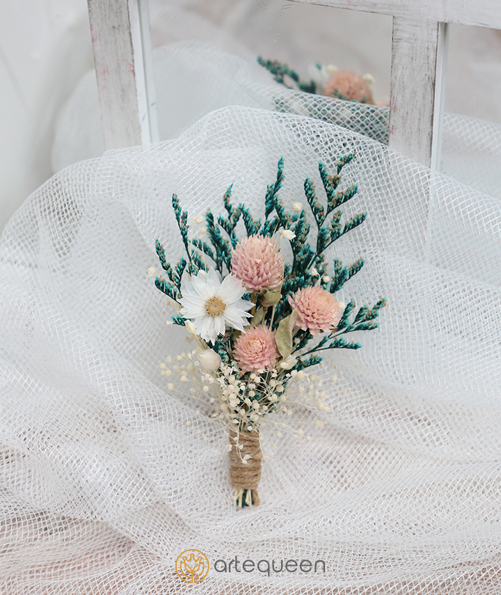 Natural Groom's floral wedding boutonniere, pink, white daisy greenery boutonniere