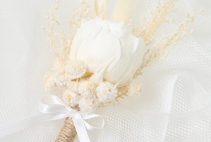 Natural Groom's floral wedding white rose boutonniere