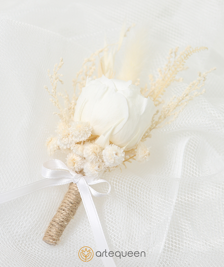 Natural Groom's floral wedding white rose boutonniere