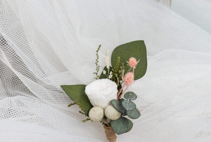 Natural Groom's floral wedding greenery preserved flower boutonniere