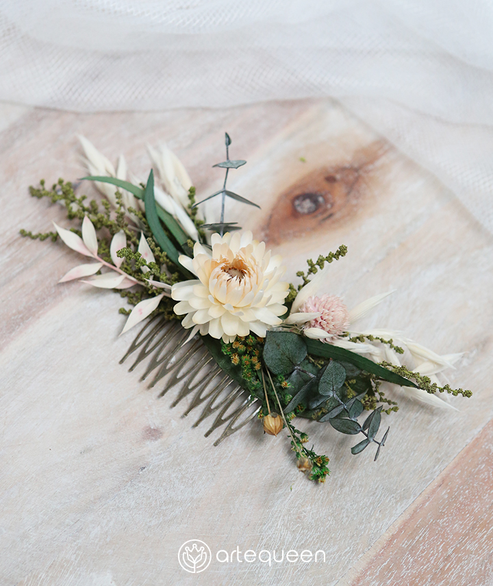 Description This comb will complete perfectly your wedding look. This wedding hair comb is perfect for a boho or woodland wedding. Preserved Wedding Hair Comb size : 7 inch width x 3 inch height made with - Preserved Eucalyptus - Preserved Bleached Sea Star Fern - Dried Fennel bleached - Preserved thistle - Dried Forget Me Not White Flowers - Preserved Purple Stoebe Flower Comb Weight : 1 oz with box : 5 oz Care Instructions All items are extremely fragile and must be handled with care when unwrapping from the packaging Store in a dry location away from direct sunlight No returns or exchanges. But please contact me if you have any problems with your order.