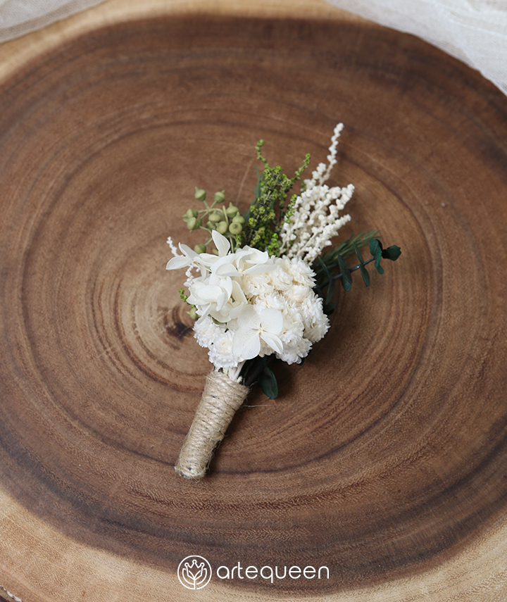 Natural Groom's floral wedding white & Greenery flower boutonniere