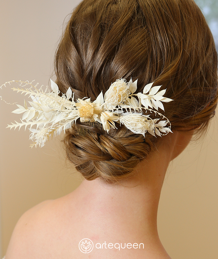 Bridal Haircomb made with naturally preserved white ruscus flower
